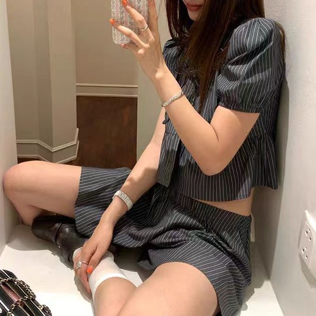 B4I2EF758_0.jpg