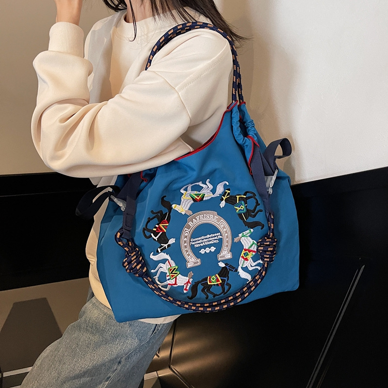 KTV18XLK8Y7_2.jpg