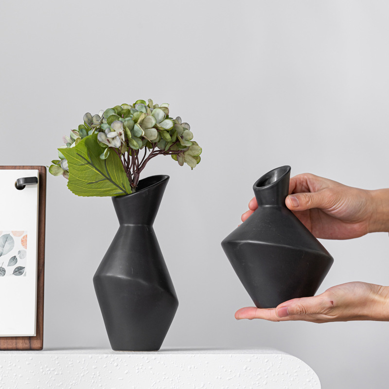 Simple style geometric round slanted ceramic vase light luxury high-end home decoration